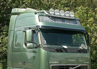 Rama dachowa spływająca Volvo Globetrotter XL i LXL z wiązką na 5 reflekto